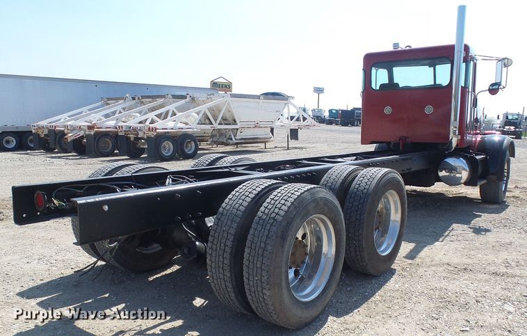 image for item DG5617 2007 Peterbilt 357 truck cab and chassis