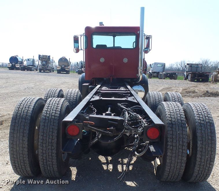 image for item DG5617 2007 Peterbilt 357 truck cab and chassis