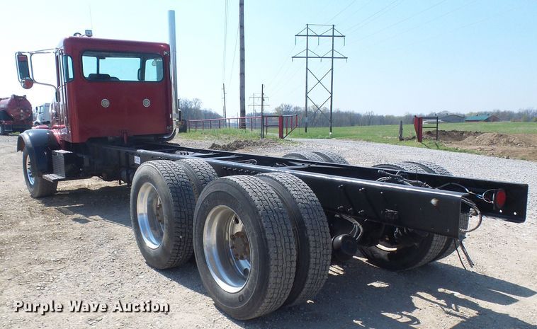 image for item DG5617 2007 Peterbilt 357 truck cab and chassis