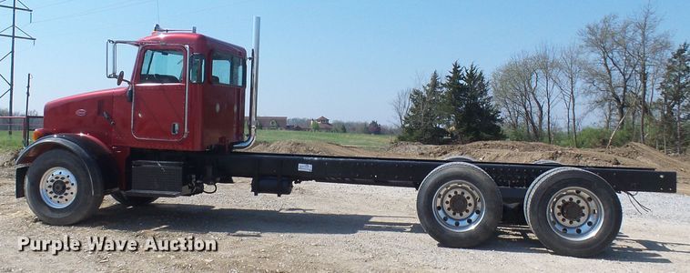 image for item DG5617 2007 Peterbilt 357 truck cab and chassis