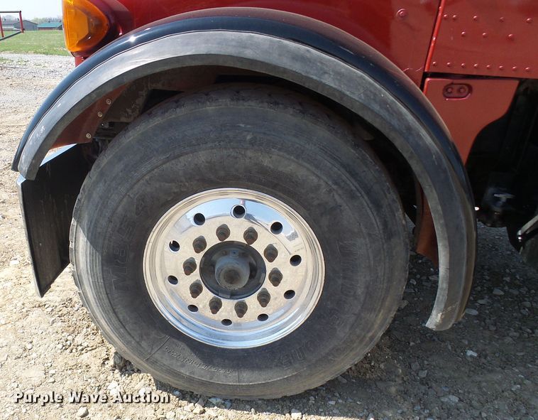 image for item DG5617 2007 Peterbilt 357 truck cab and chassis