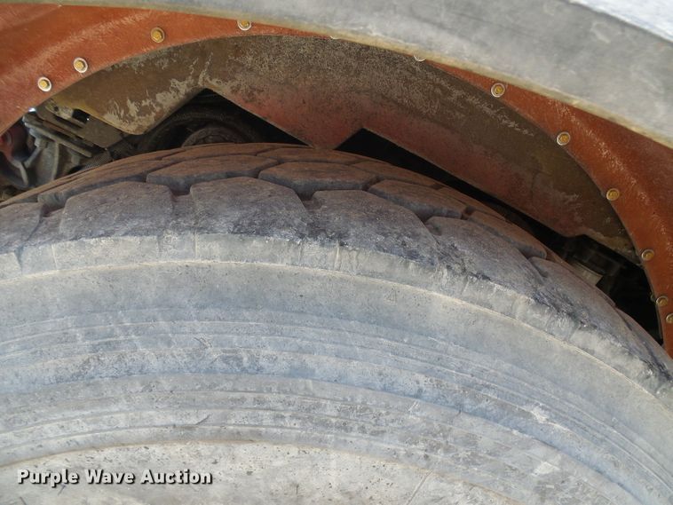 image for item DG5617 2007 Peterbilt 357 truck cab and chassis