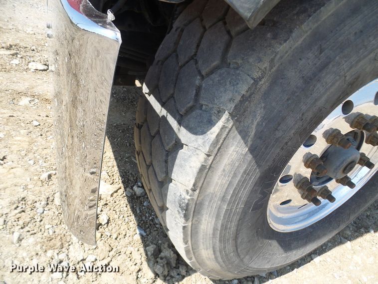 image for item DG5617 2007 Peterbilt 357 truck cab and chassis