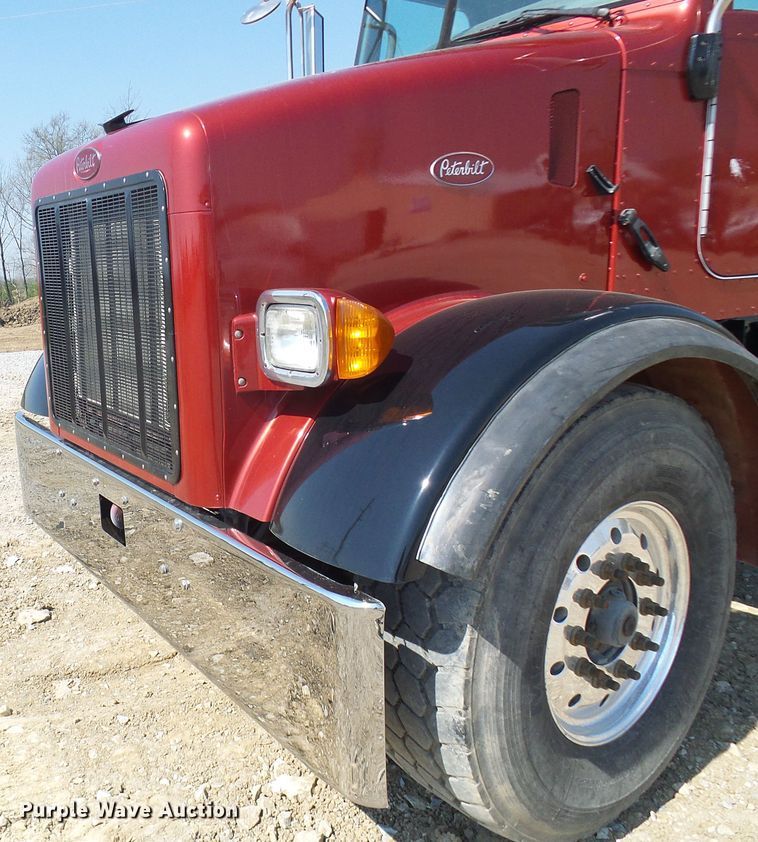 image for item DG5617 2007 Peterbilt 357 truck cab and chassis