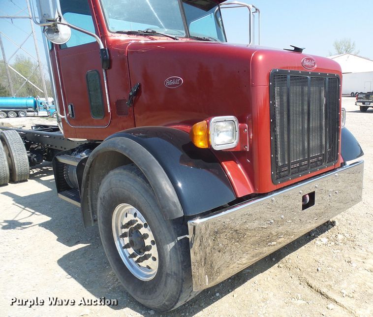 image for item DG5617 2007 Peterbilt 357 truck cab and chassis
