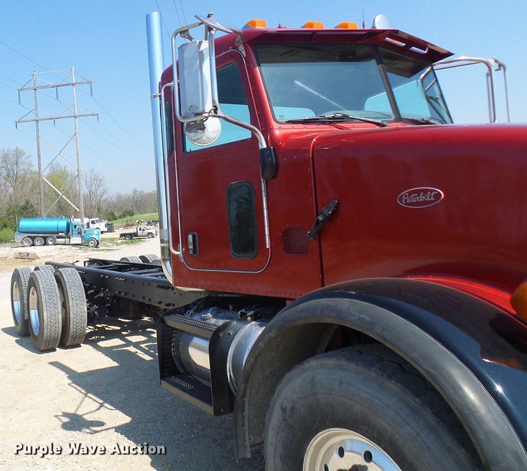 image for item DG5617 2007 Peterbilt 357 truck cab and chassis