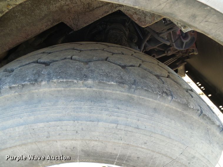 image for item DG5617 2007 Peterbilt 357 truck cab and chassis