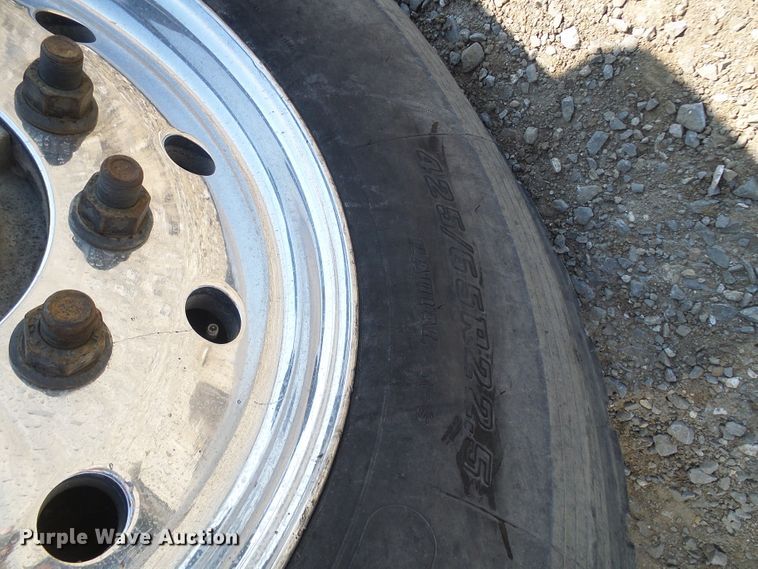 image for item DG5617 2007 Peterbilt 357 truck cab and chassis