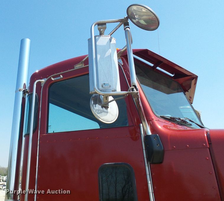 image for item DG5617 2007 Peterbilt 357 truck cab and chassis