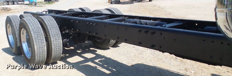 image for item DG5617 2007 Peterbilt 357 truck cab and chassis