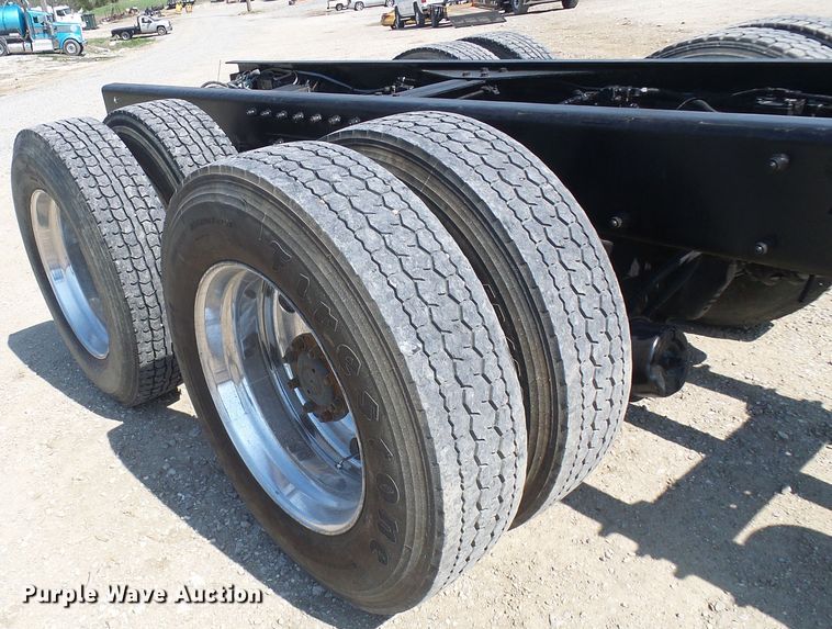 image for item DG5617 2007 Peterbilt 357 truck cab and chassis