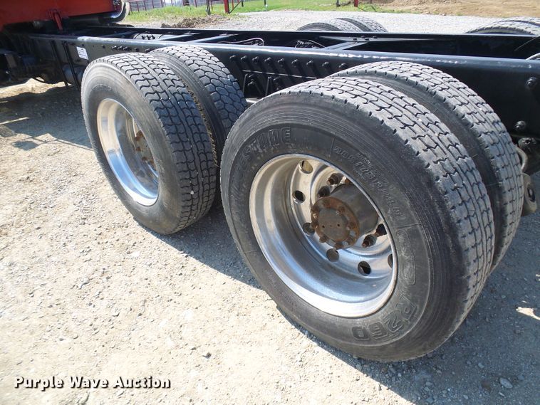 image for item DG5617 2007 Peterbilt 357 truck cab and chassis