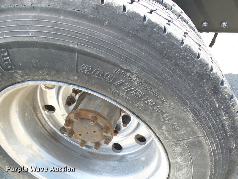 image for item DG5617 2007 Peterbilt 357 truck cab and chassis