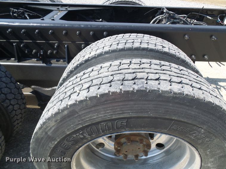 image for item DG5617 2007 Peterbilt 357 truck cab and chassis