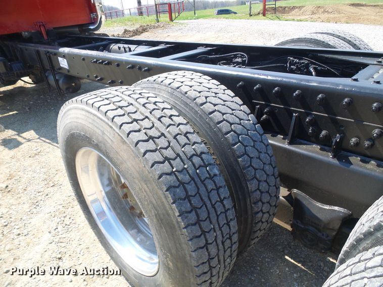 image for item DG5617 2007 Peterbilt 357 truck cab and chassis