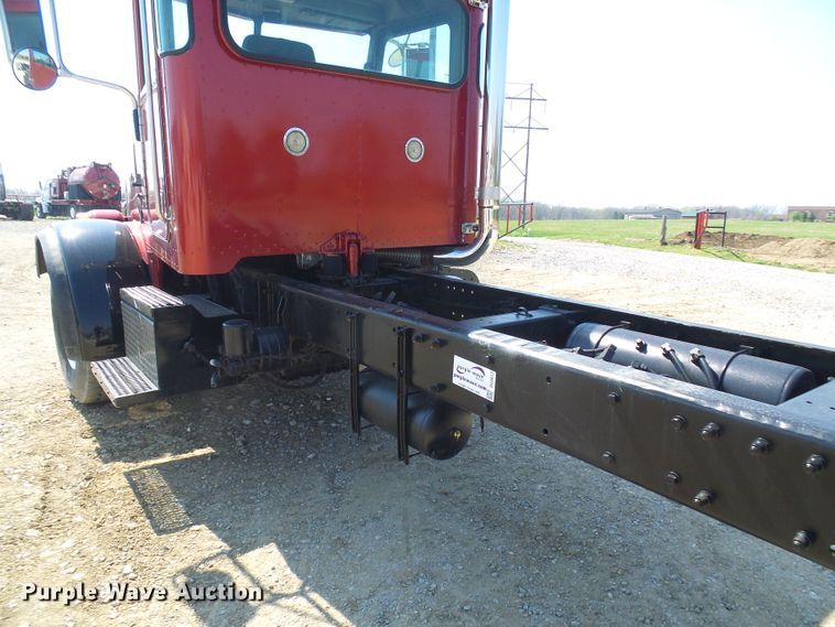 image for item DG5617 2007 Peterbilt 357 truck cab and chassis