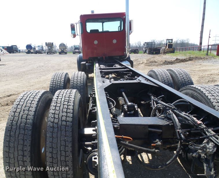 image for item DG5617 2007 Peterbilt 357 truck cab and chassis