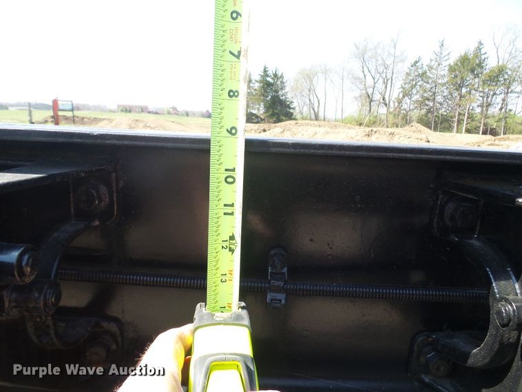 image for item DG5617 2007 Peterbilt 357 truck cab and chassis