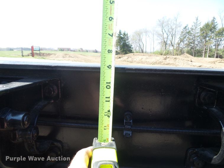 image for item DG5617 2007 Peterbilt 357 truck cab and chassis