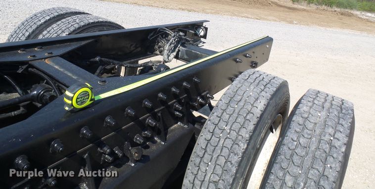 image for item DG5617 2007 Peterbilt 357 truck cab and chassis