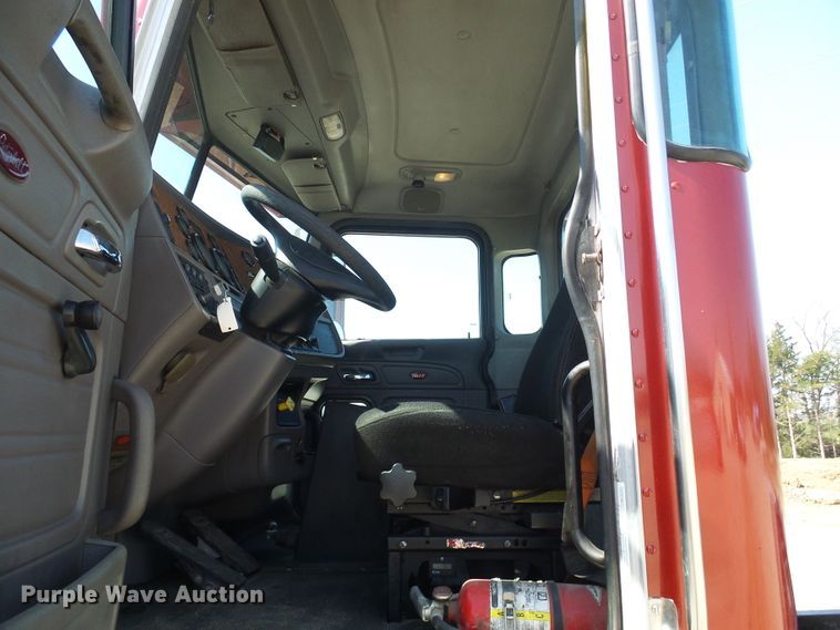 image for item DG5617 2007 Peterbilt 357 truck cab and chassis