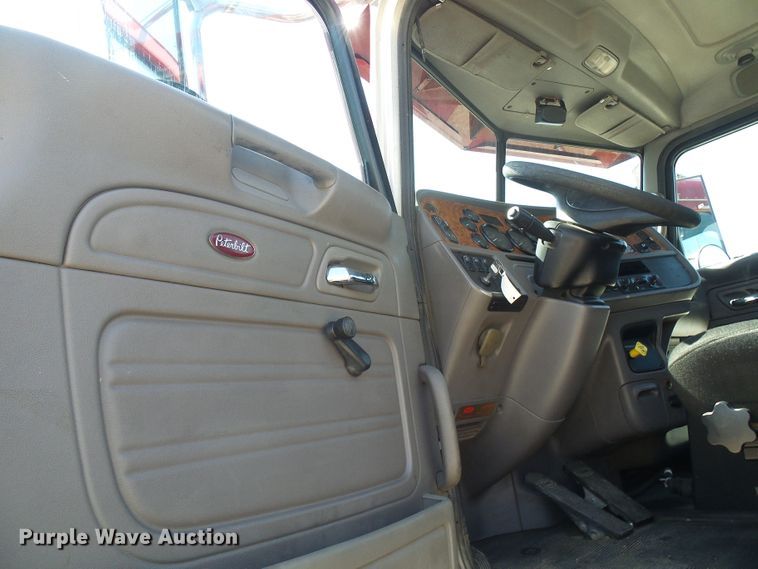 image for item DG5617 2007 Peterbilt 357 truck cab and chassis