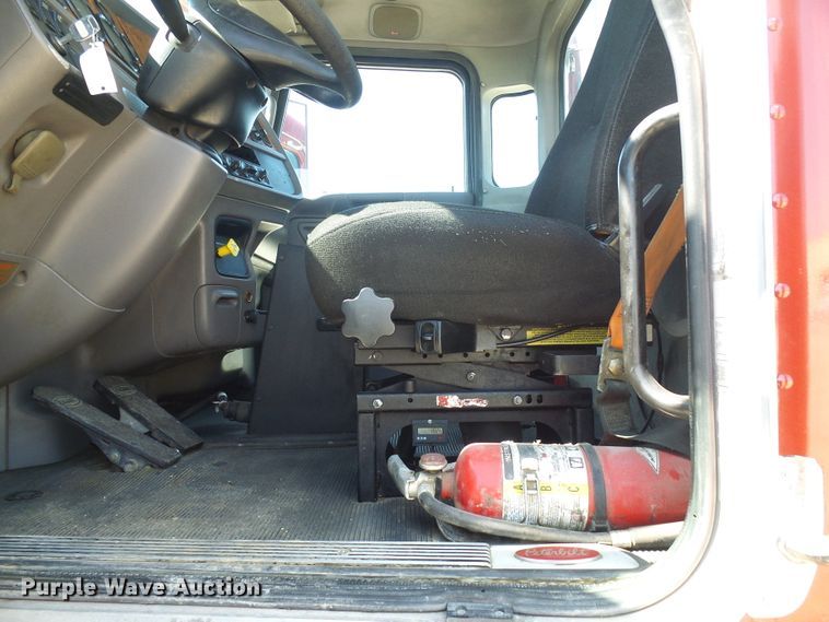 image for item DG5617 2007 Peterbilt 357 truck cab and chassis