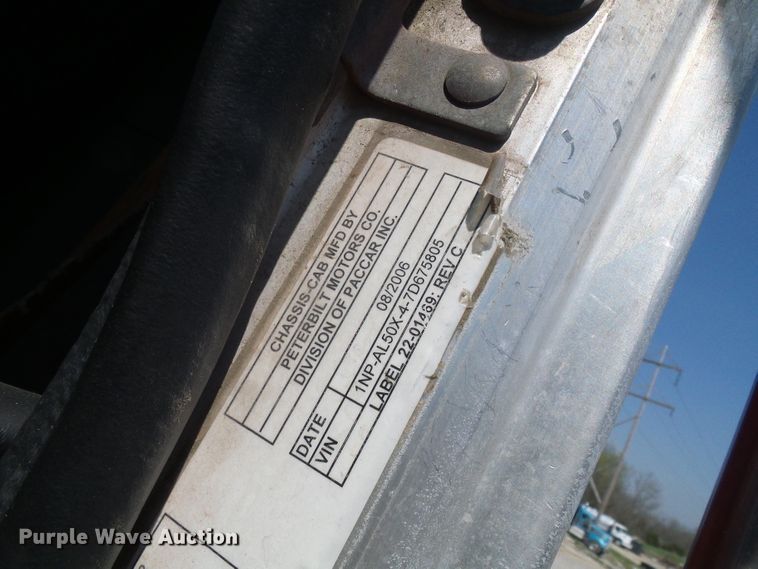 image for item DG5617 2007 Peterbilt 357 truck cab and chassis