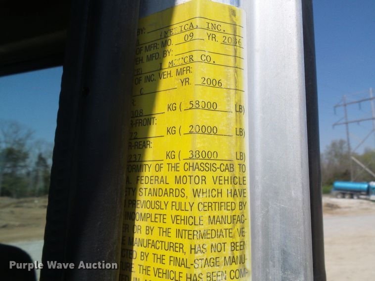 image for item DG5617 2007 Peterbilt 357 truck cab and chassis