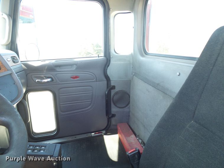 image for item DG5617 2007 Peterbilt 357 truck cab and chassis