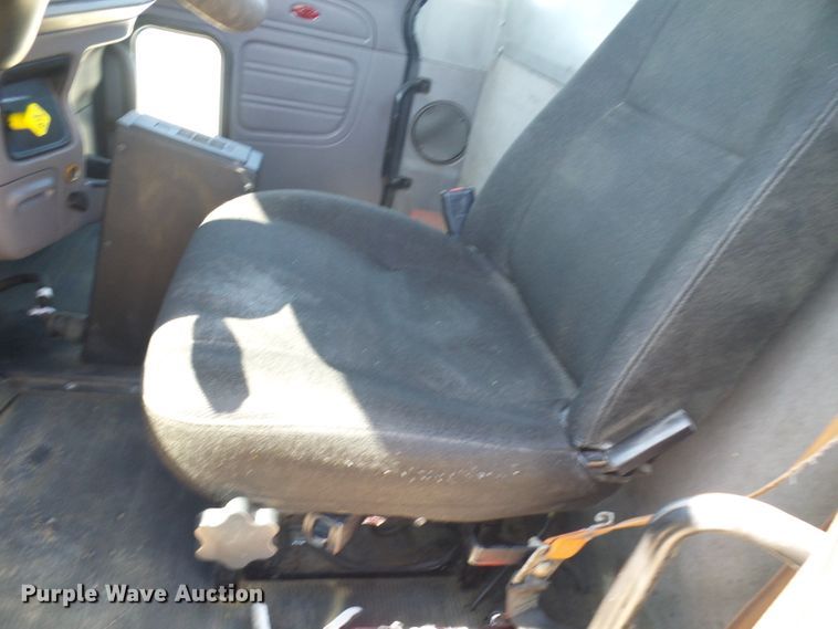 image for item DG5617 2007 Peterbilt 357 truck cab and chassis