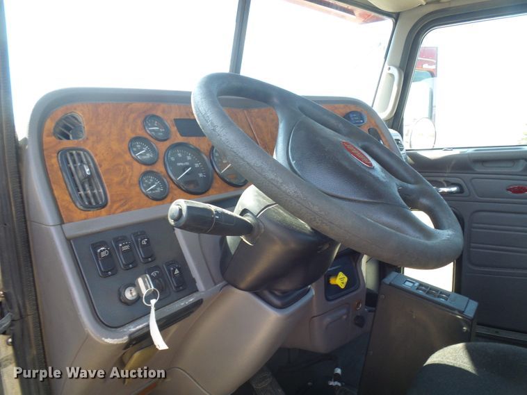 image for item DG5617 2007 Peterbilt 357 truck cab and chassis