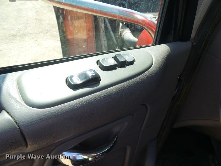 image for item DG5617 2007 Peterbilt 357 truck cab and chassis