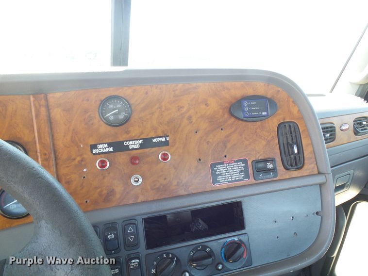 image for item DG5617 2007 Peterbilt 357 truck cab and chassis