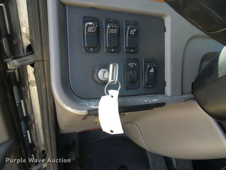 image for item DG5617 2007 Peterbilt 357 truck cab and chassis