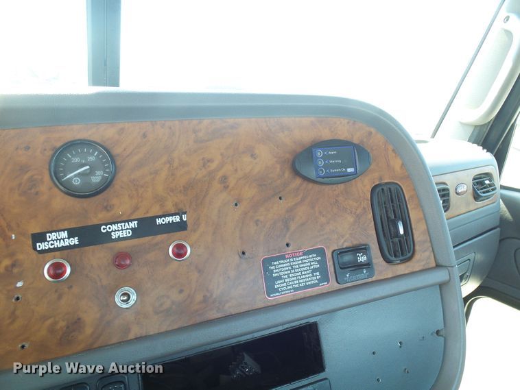 image for item DG5617 2007 Peterbilt 357 truck cab and chassis