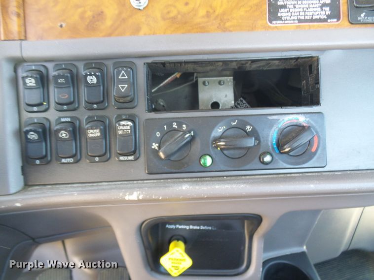 image for item DG5617 2007 Peterbilt 357 truck cab and chassis