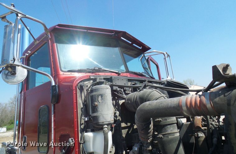 image for item DG5617 2007 Peterbilt 357 truck cab and chassis