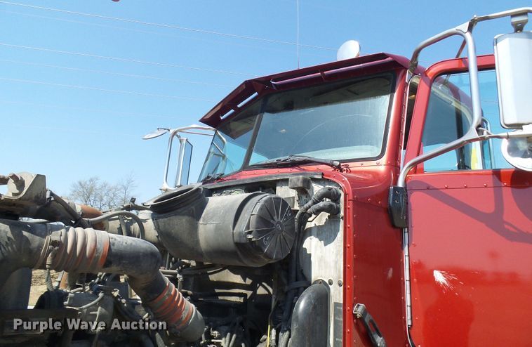 image for item DG5617 2007 Peterbilt 357 truck cab and chassis