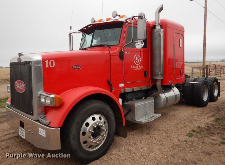 image for item DG5943 2006 Peterbilt 378 semi truck