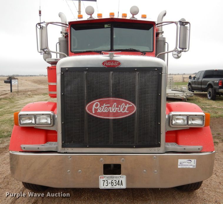 image for item DG5943 2006 Peterbilt 378 semi truck