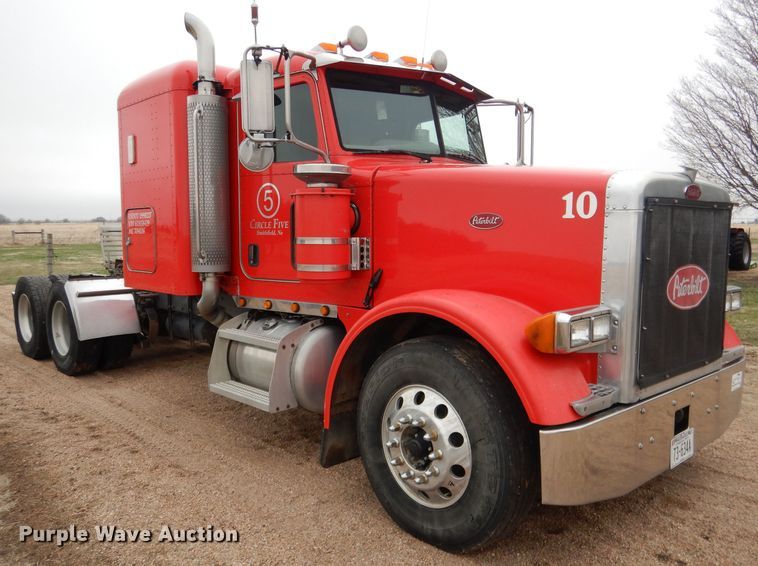 image for item DG5943 2006 Peterbilt 378 semi truck