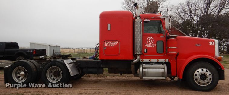 image for item DG5943 2006 Peterbilt 378 semi truck