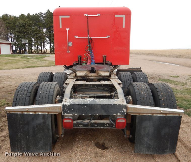 image for item DG5943 2006 Peterbilt 378 semi truck