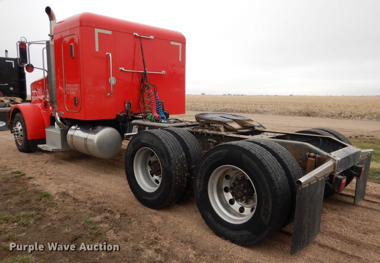 image for item DG5943 2006 Peterbilt 378 semi truck
