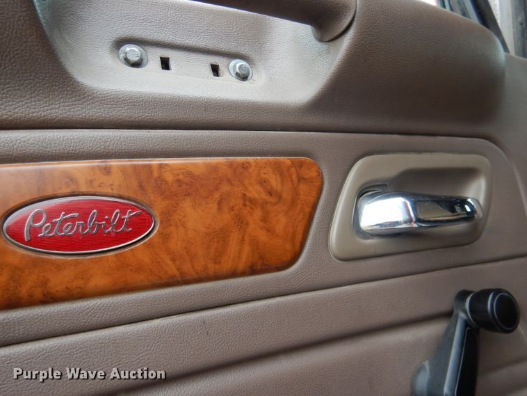 image for item DG5943 2006 Peterbilt 378 semi truck