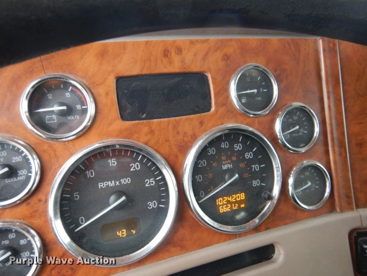 image for item DG5943 2006 Peterbilt 378 semi truck