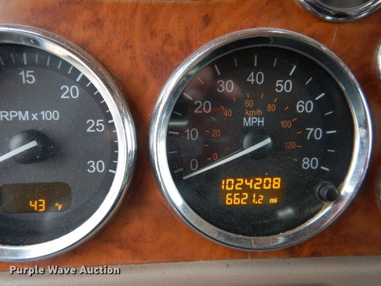 image for item DG5943 2006 Peterbilt 378 semi truck