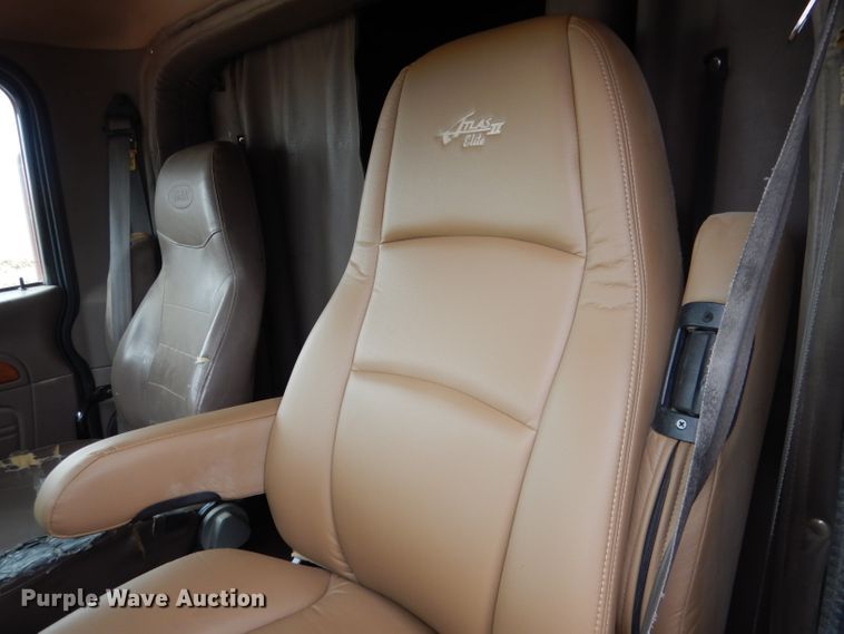 image for item DG5943 2006 Peterbilt 378 semi truck