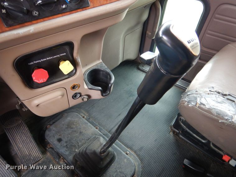 image for item DG5943 2006 Peterbilt 378 semi truck